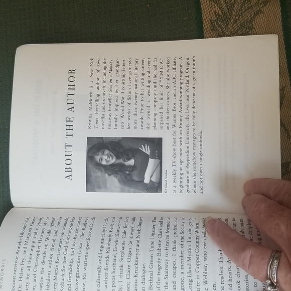 📚THE WAYS WE HIDE, NOVEL - Picture 8 of 9